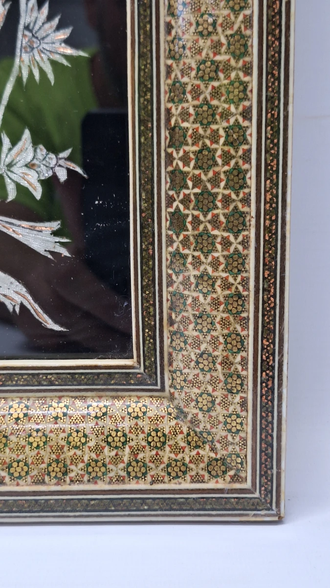 Perzisch metaalwerk met vogels en bloemen in Khatamkari-lijst - foto 3