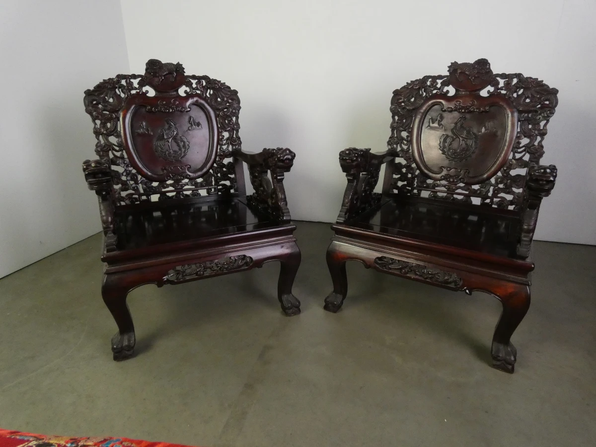 Set van 2 Chinese houten troonstoelen – rijk houtsnijwerk - foto 2