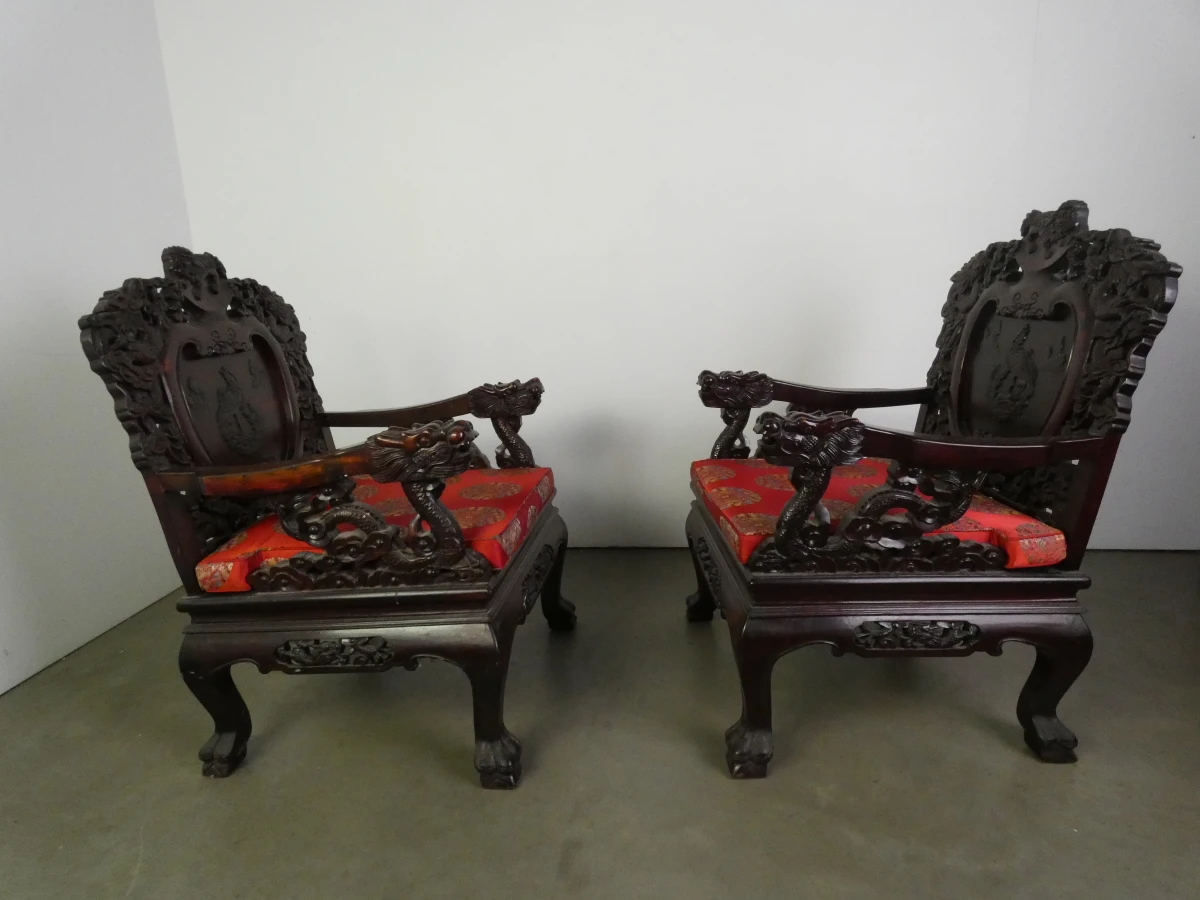 Set van 2 Chinese houten troonstoelen – rijk houtsnijwerk - foto 3