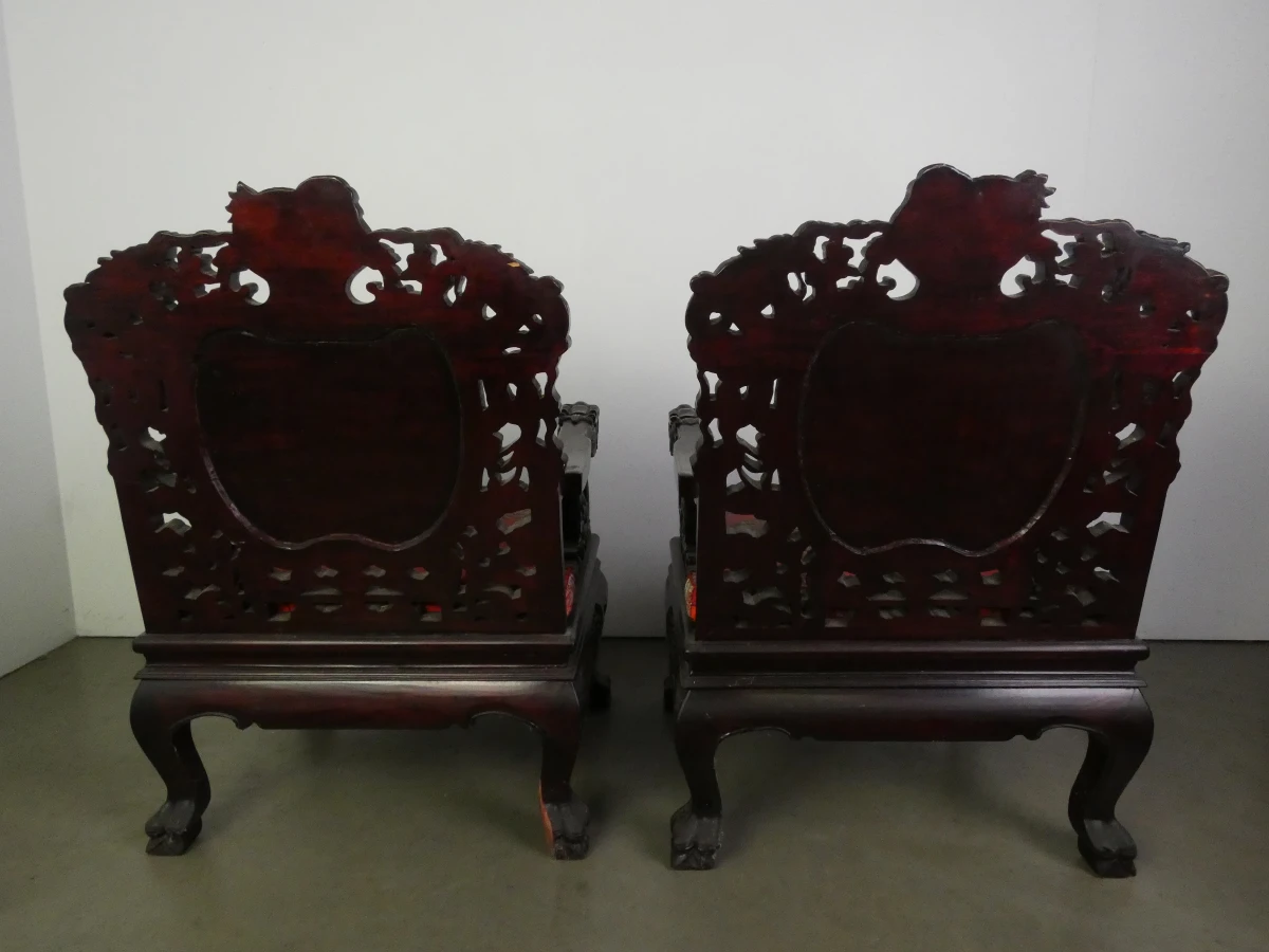 Set van 2 Chinese houten troonstoelen – rijk houtsnijwerk - foto 4