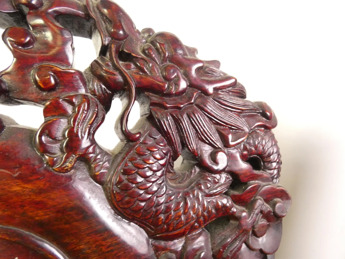 Set van 2 Chinese houten troonstoelen – rijk houtsnijwerk - foto 10