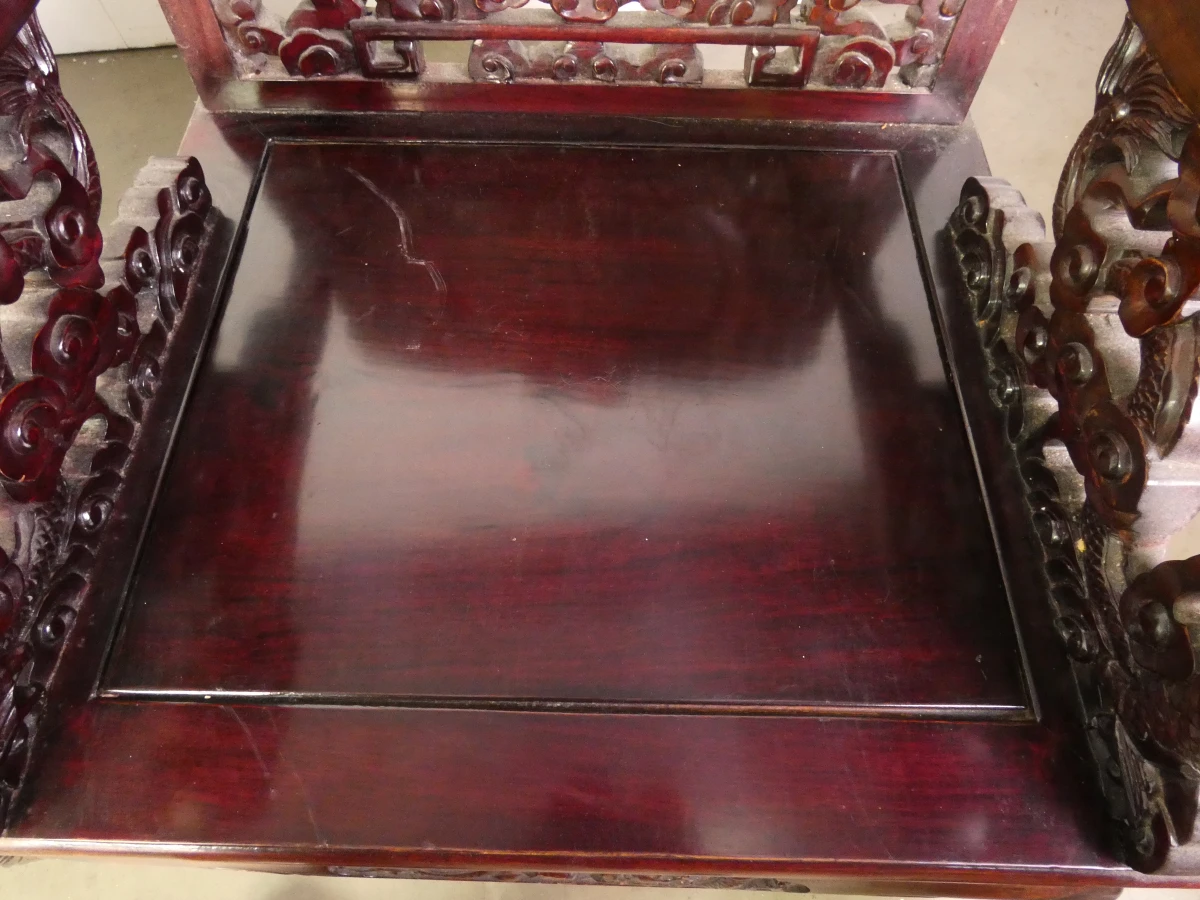 Set van 2 Chinese houten troonstoelen – rijk houtsnijwerk - foto 17