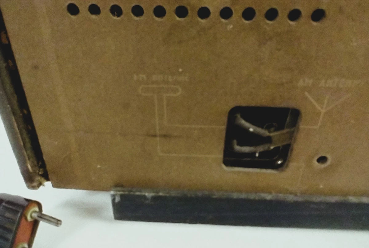Radiobell RB 422 buizenradio – jaren 50 – houten kast - foto 10