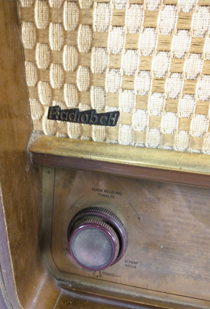 Radiobell RB 422 buizenradio – jaren 50 – houten kast - foto 2