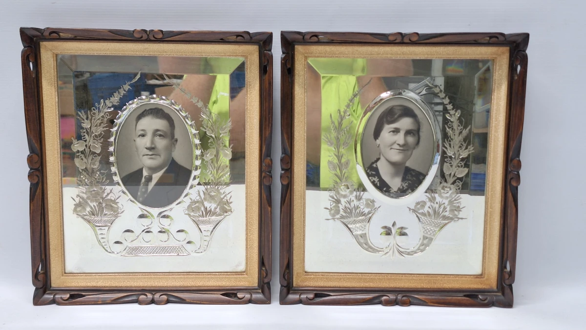 Spiegelfotolijsten met metalen reliëf en portretten - foto 4