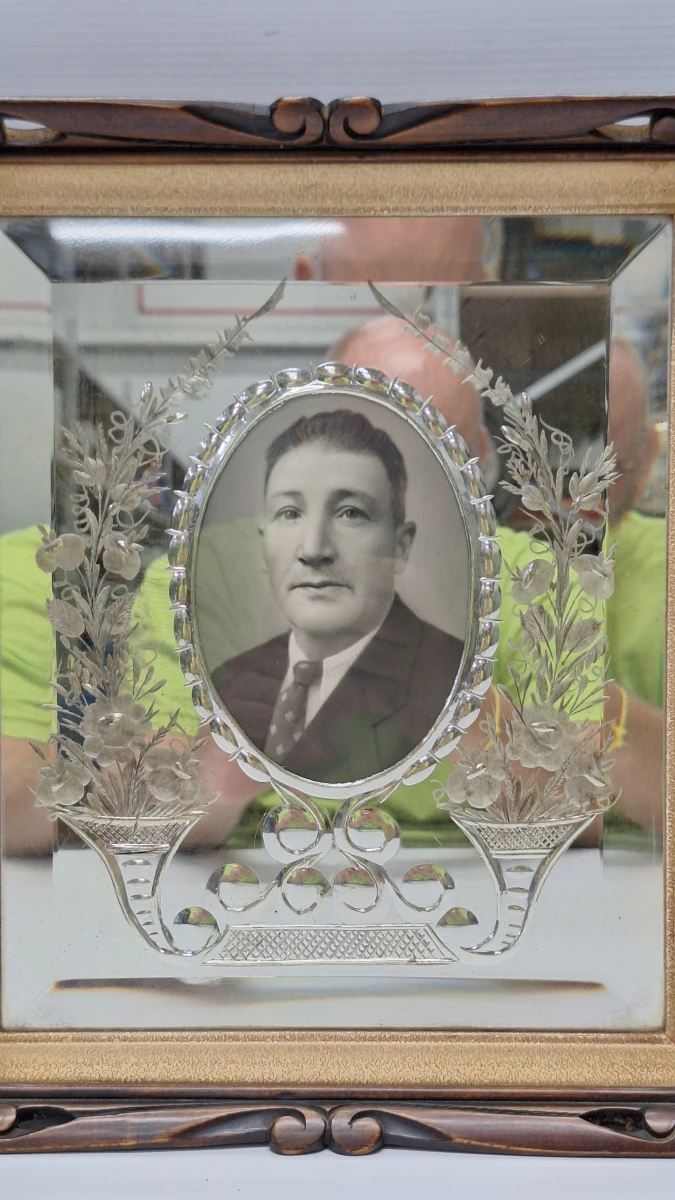 Spiegelfotolijsten met metalen reliëf en portretten - foto 7