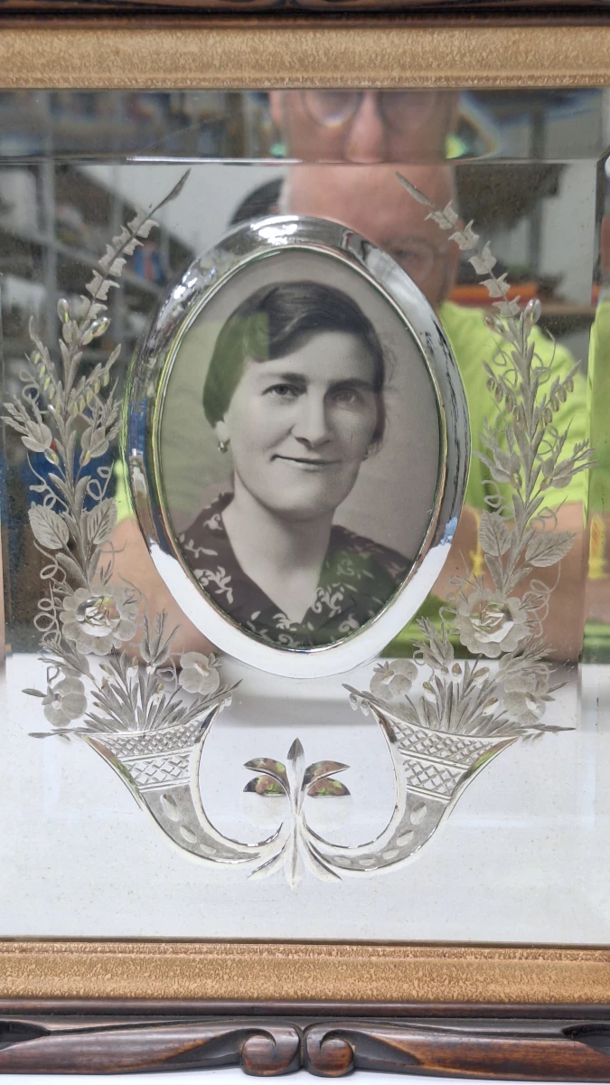 Spiegelfotolijsten met metalen reliëf en portretten - foto 10
