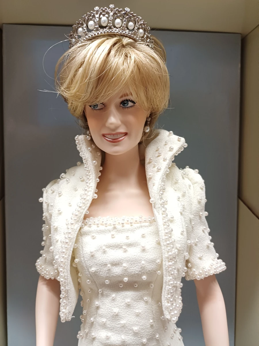 Lady Diana - Travolta Dress pop + boeken en video’s - foto 2