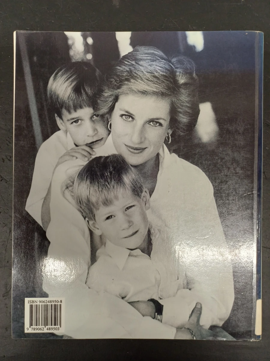 Lady Diana - Travolta Dress pop + boeken en video’s - foto 7