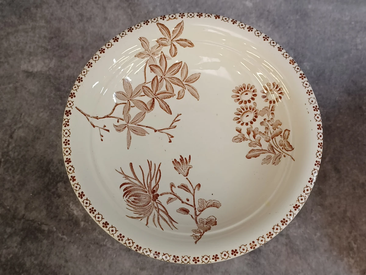 11 delig antiek Sarreguemines “Royat” servies met sepiabruin bloemendecor - foto 17