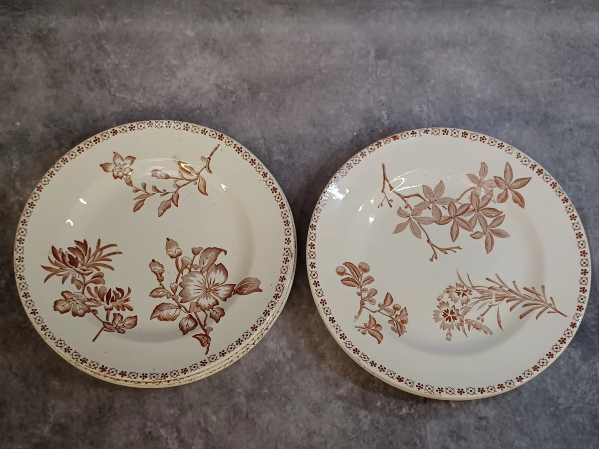 11 delig antiek Sarreguemines “Royat” servies met sepiabruin bloemendecor - foto 5