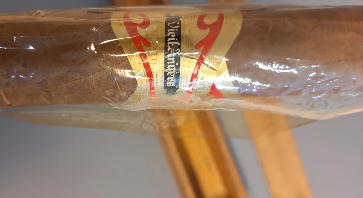 Sigaar in een houten kist - foto 11
