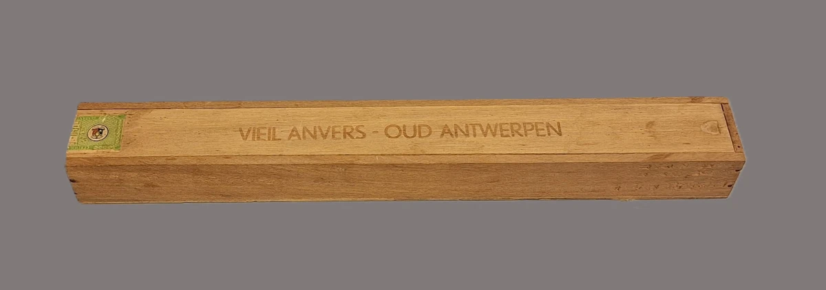 Sigaar in een houten kist - foto 1