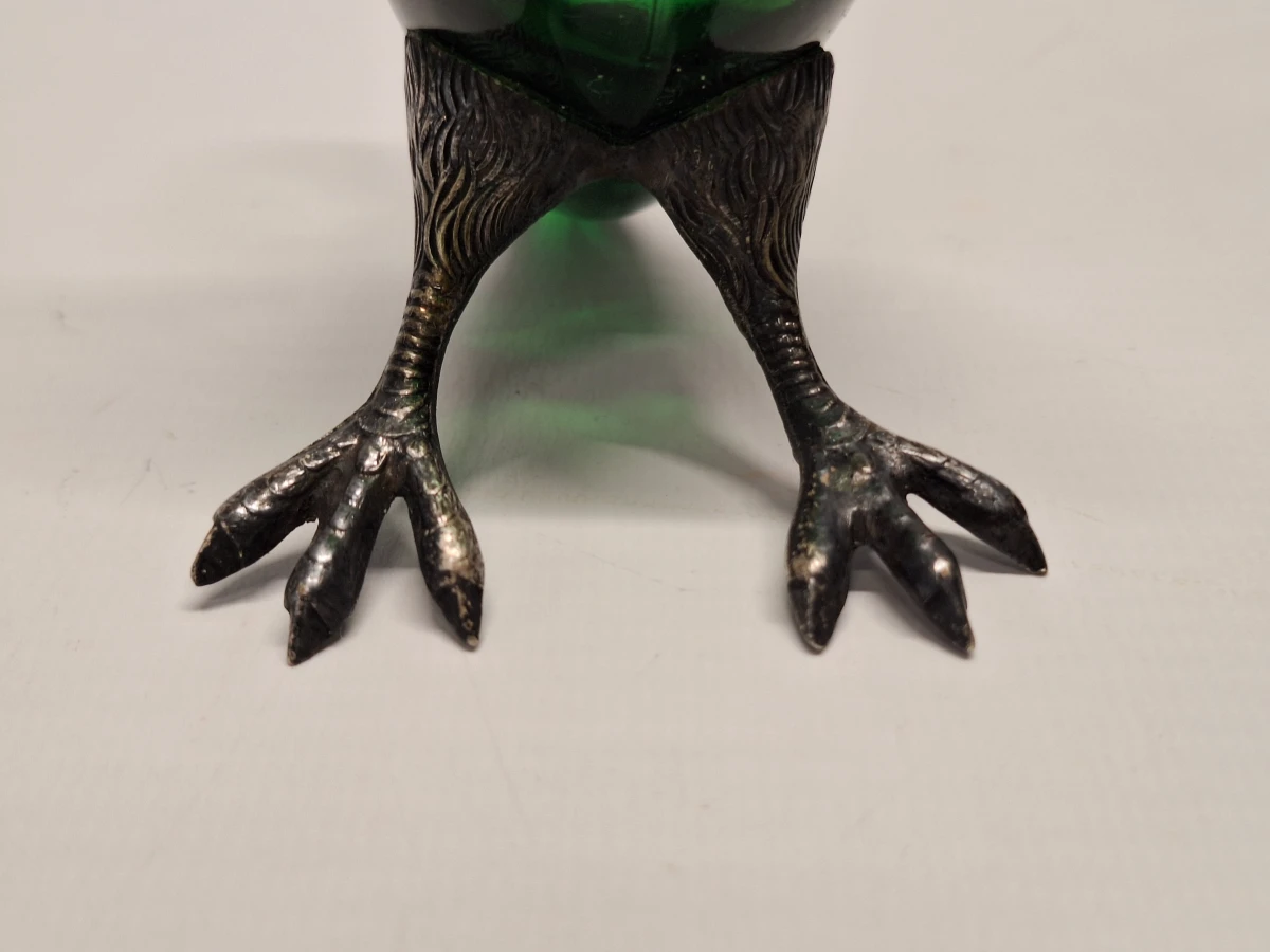 Decoratieve karafje in de vorm van een kaketoe van groen glas en zilverkleurig metaal - foto 2