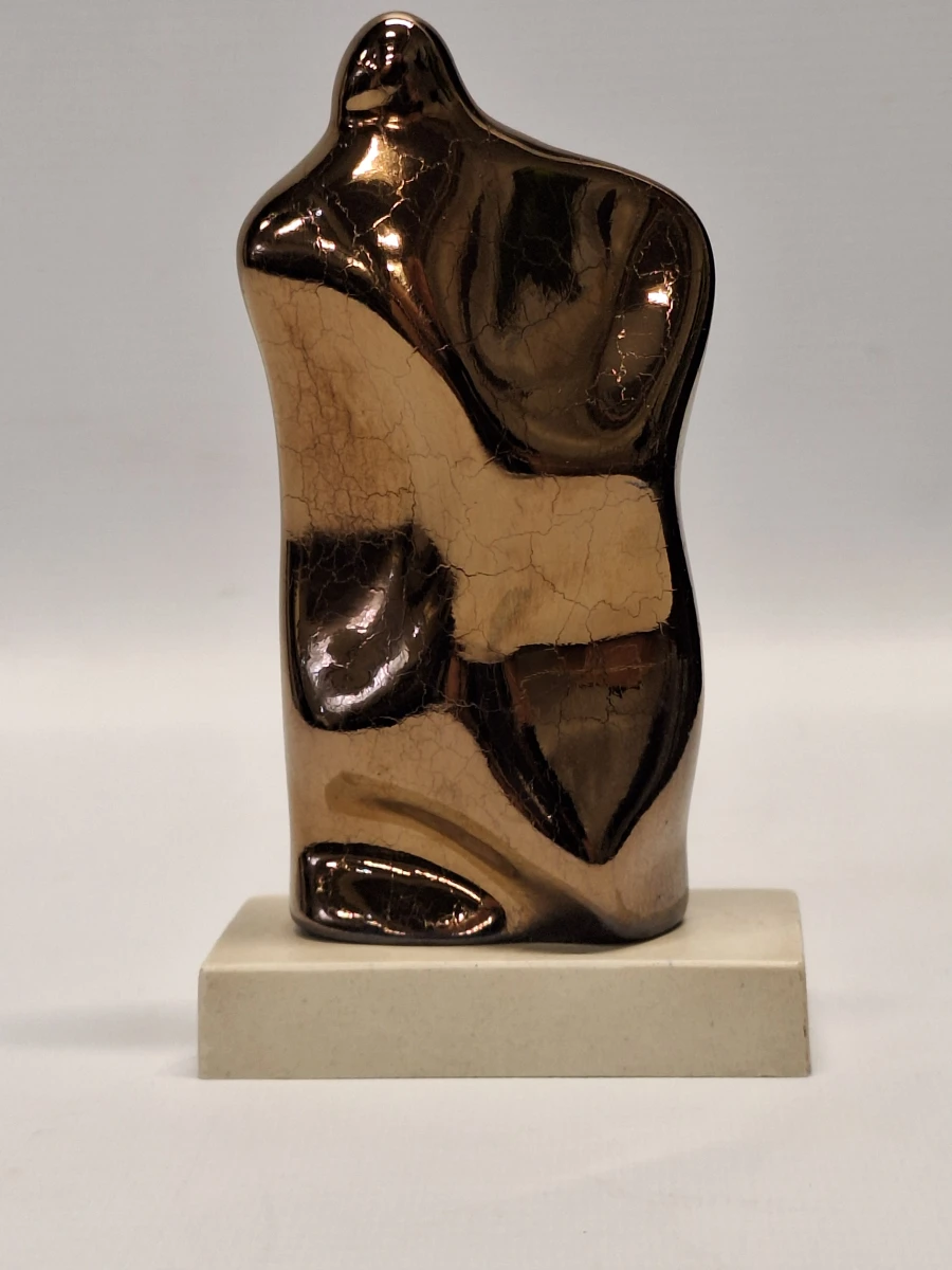 Abstracte torsosculptuur met glanzende bronskleurige craquelé afwerking - M. Baanth - foto 4