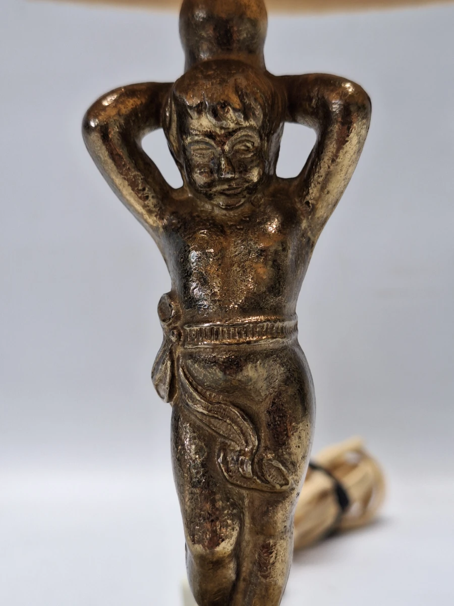 Vintage Massive tafellamp met putto, natuurstenen voet en geplooide kap - foto 2