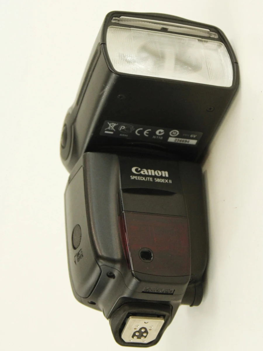 Canon EOS 600D + EF-S 18-200mm f/3.5-5.6 IS Lens + Speedlite 580EX II - foto 5