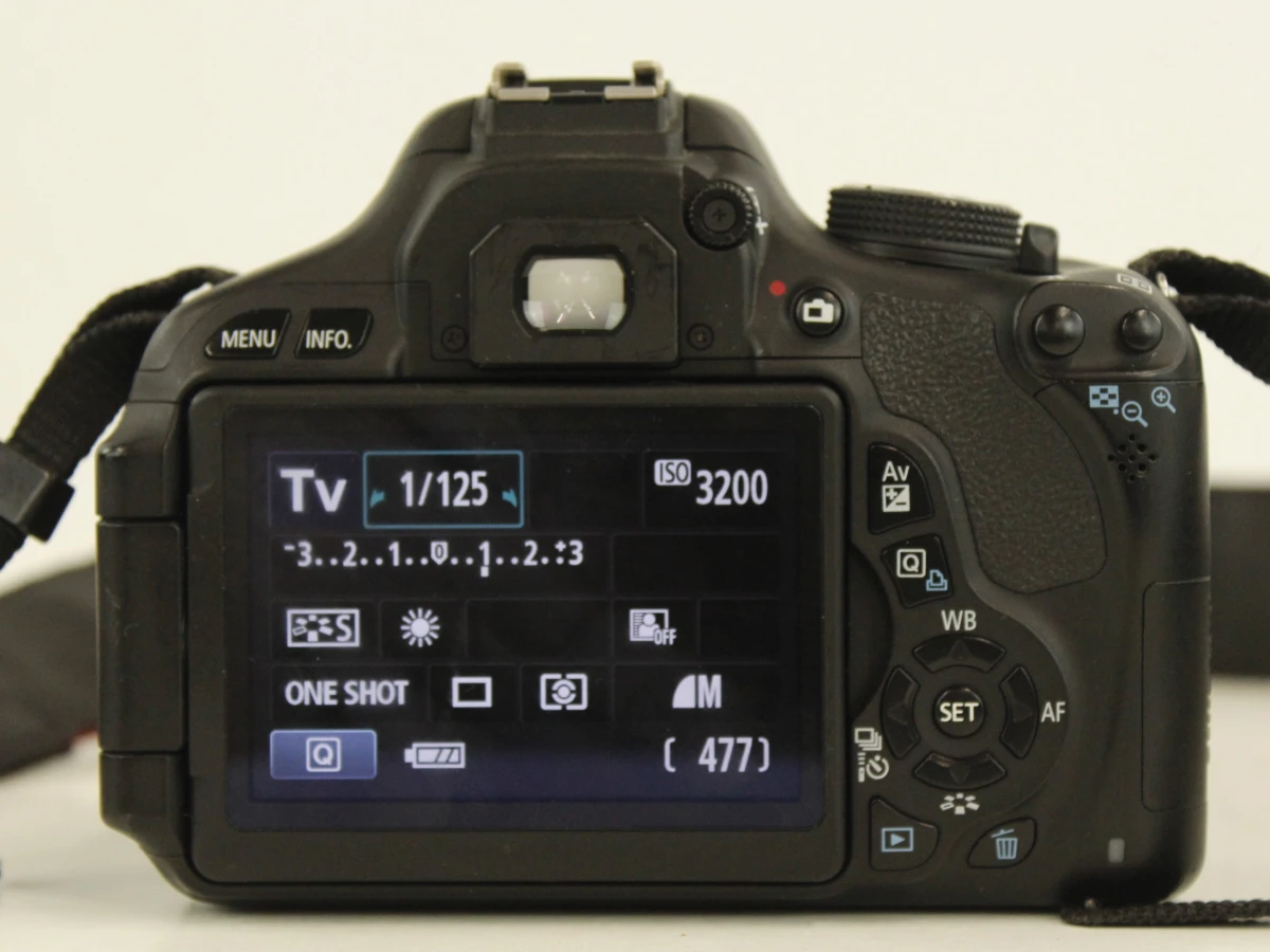 Canon EOS 600D + EF-S 18-200mm f/3.5-5.6 IS Lens + Speedlite 580EX II - foto 11