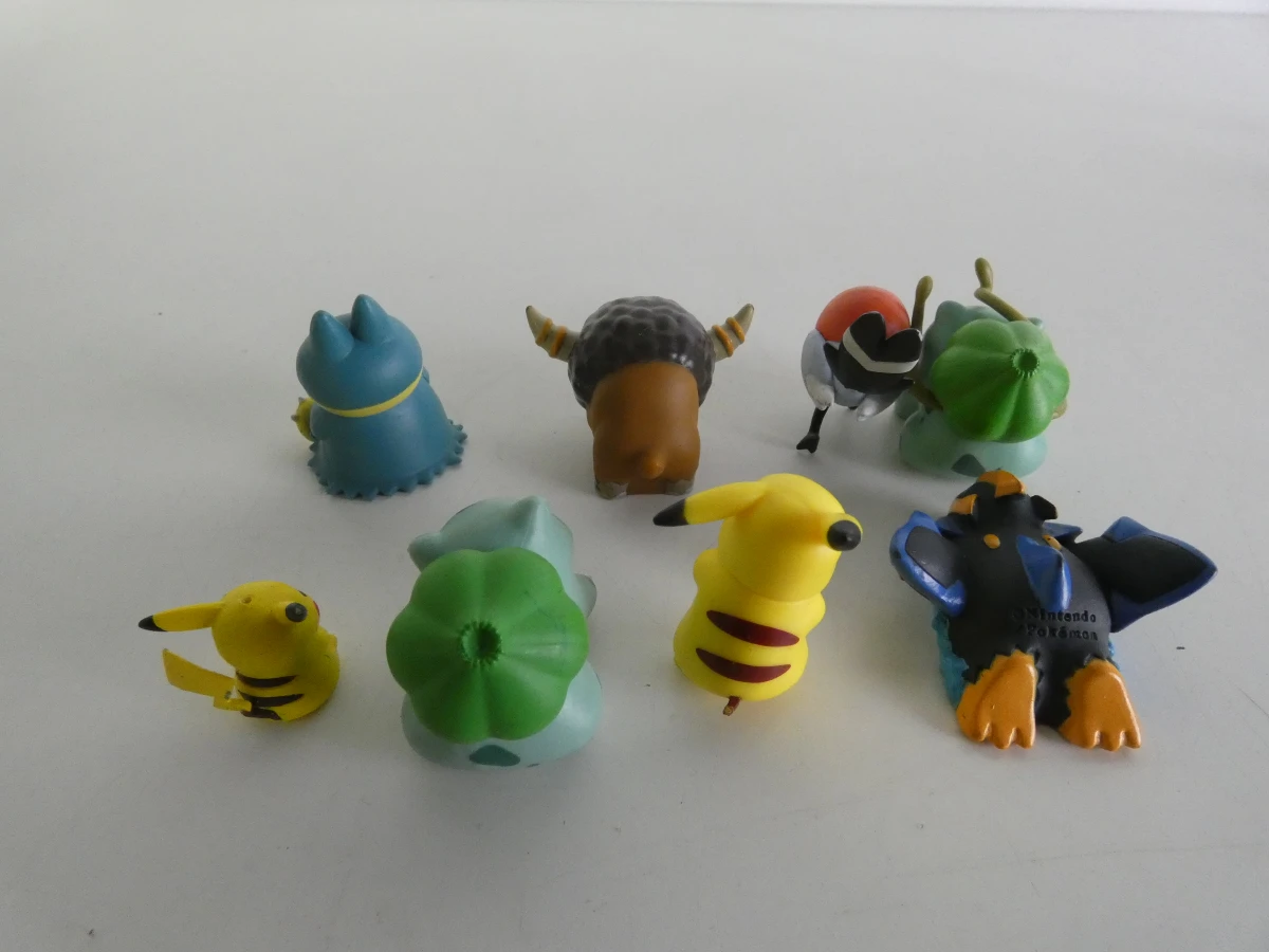 Set van diverse Pokémon figuurtjes en accessoires - foto 3