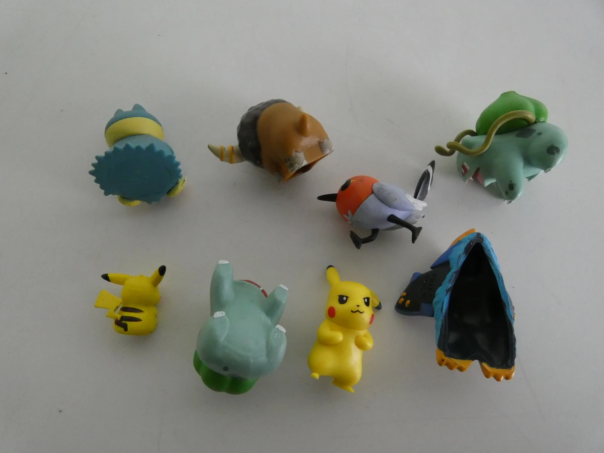 Set van diverse Pokémon figuurtjes en accessoires - foto 4