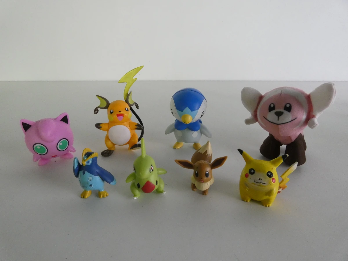 Set van diverse Pokémon figuurtjes en accessoires - foto 11