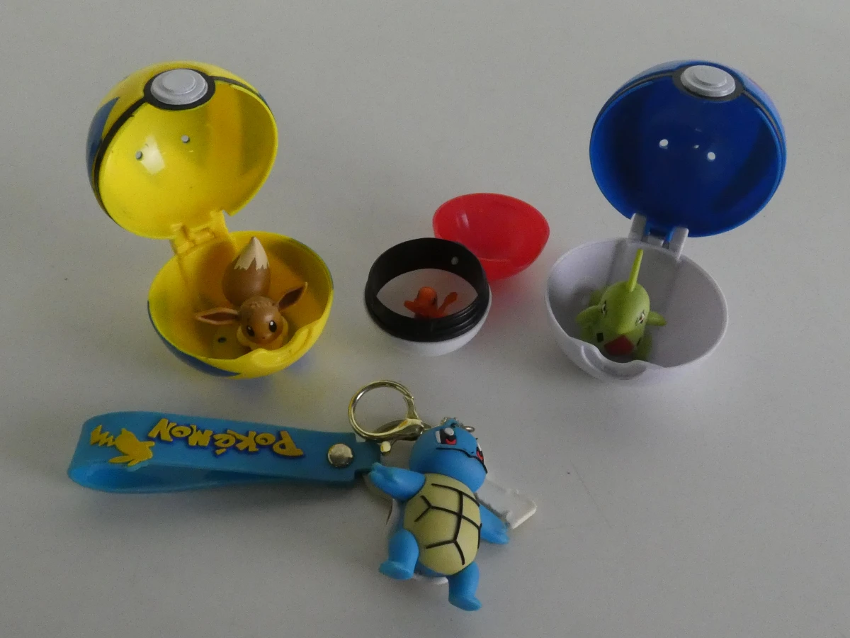 Set van diverse Pokémon figuurtjes en accessoires - foto 14
