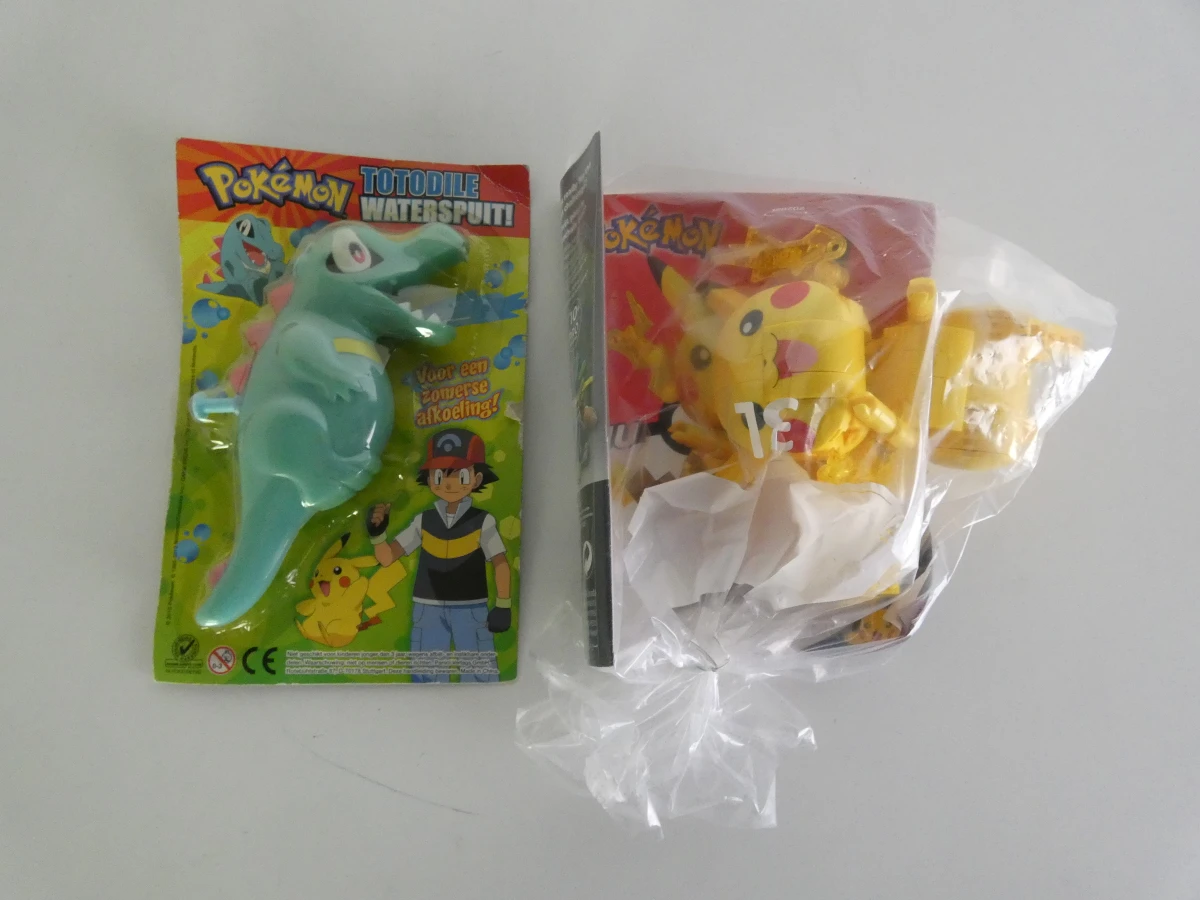 Set van diverse Pokémon figuurtjes en accessoires - foto 16