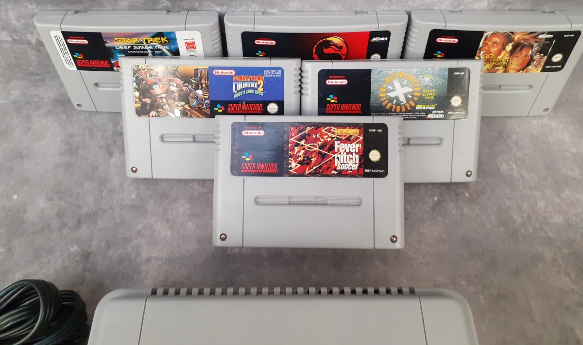 Spelconsole: Originele SNES console met 6 games + Super Gameboy adapter - foto 2