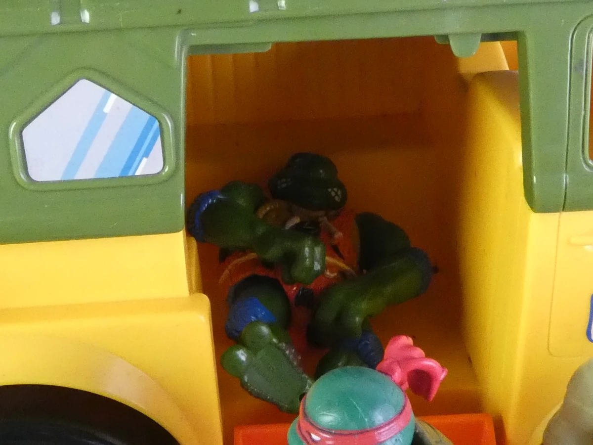 Teenage Mutant Ninja Turtles speelgoedset met bus en figuren - foto 3