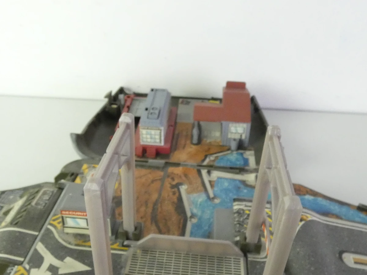 Galoob Micro Machines speelset met voertuigen en militaire basis - foto 11