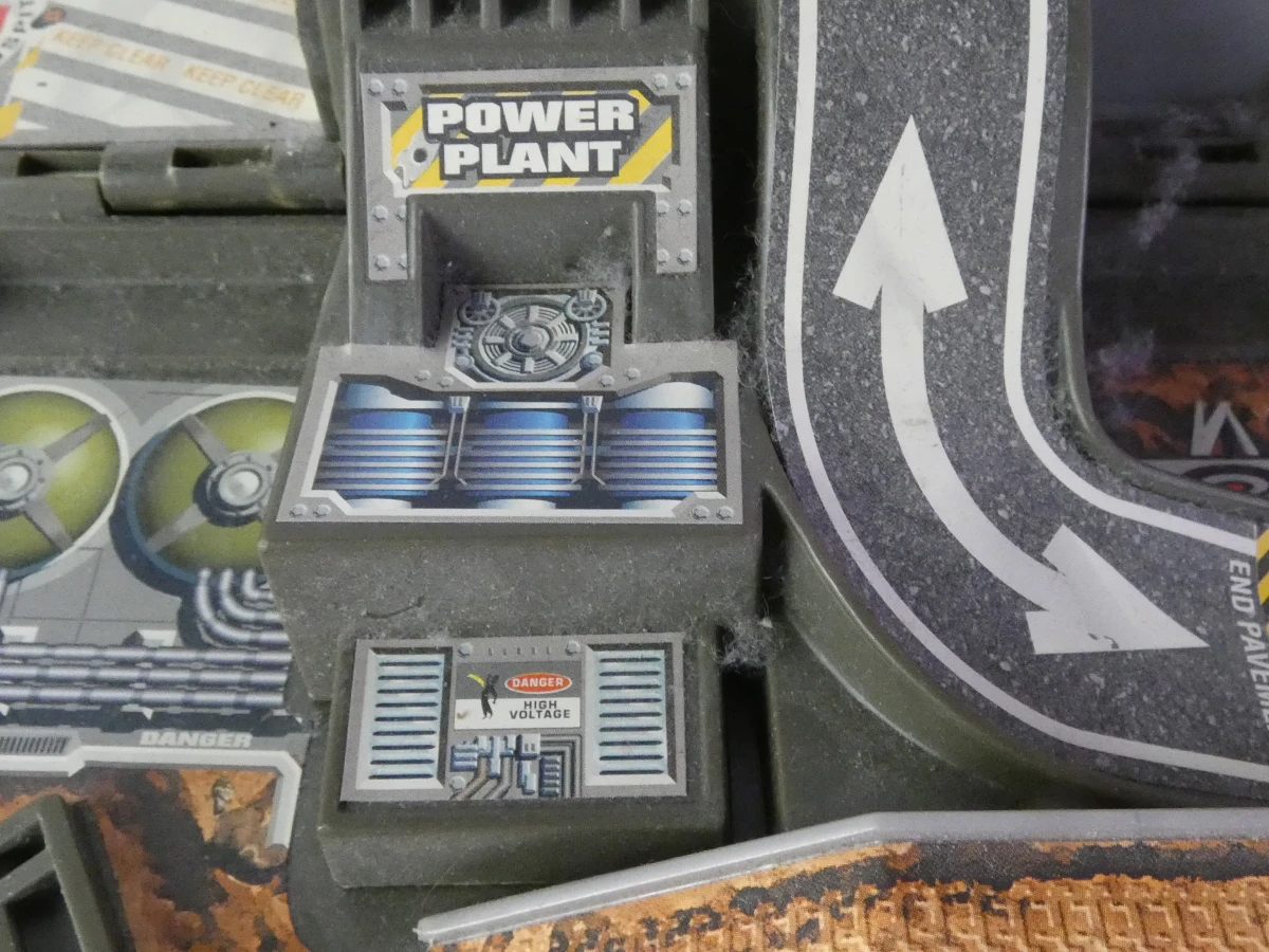 Galoob Micro Machines speelset met voertuigen en militaire basis - foto 15