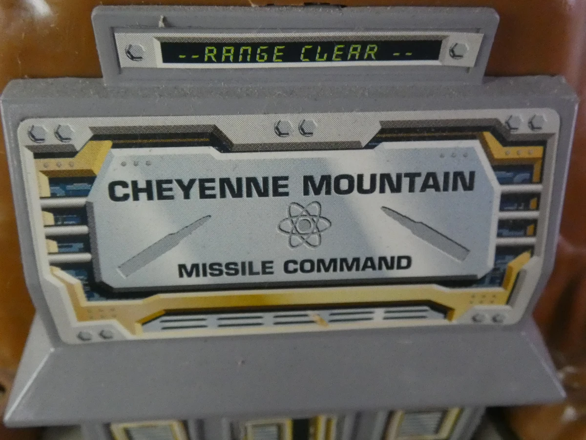 Galoob Micro Machines speelset met voertuigen en militaire basis - foto 17