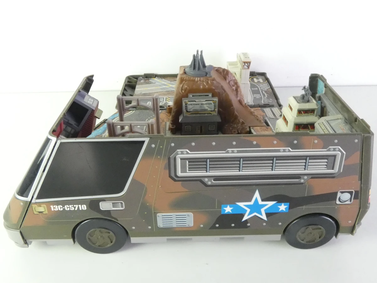 Galoob Micro Machines speelset met voertuigen en militaire basis - foto 25