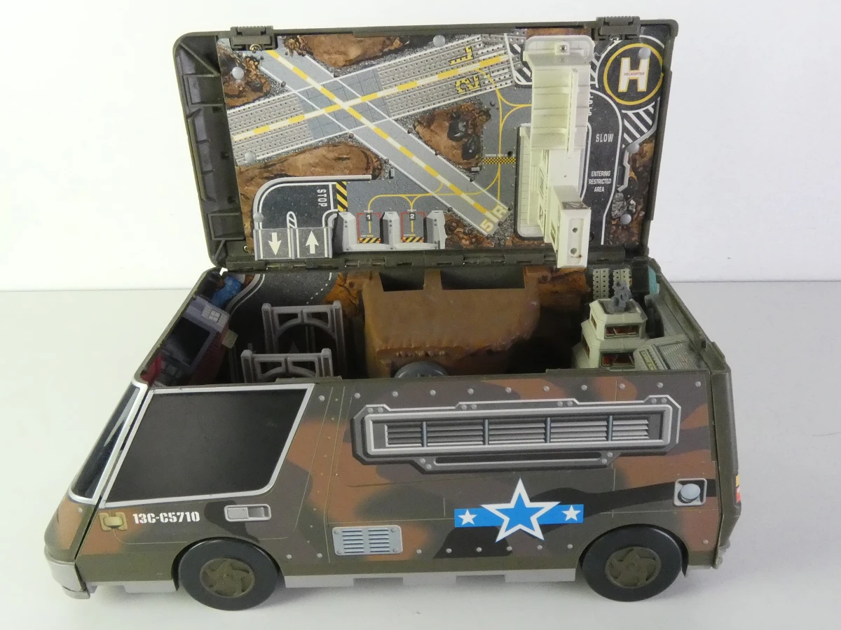 Galoob Micro Machines speelset met voertuigen en militaire basis - foto 26