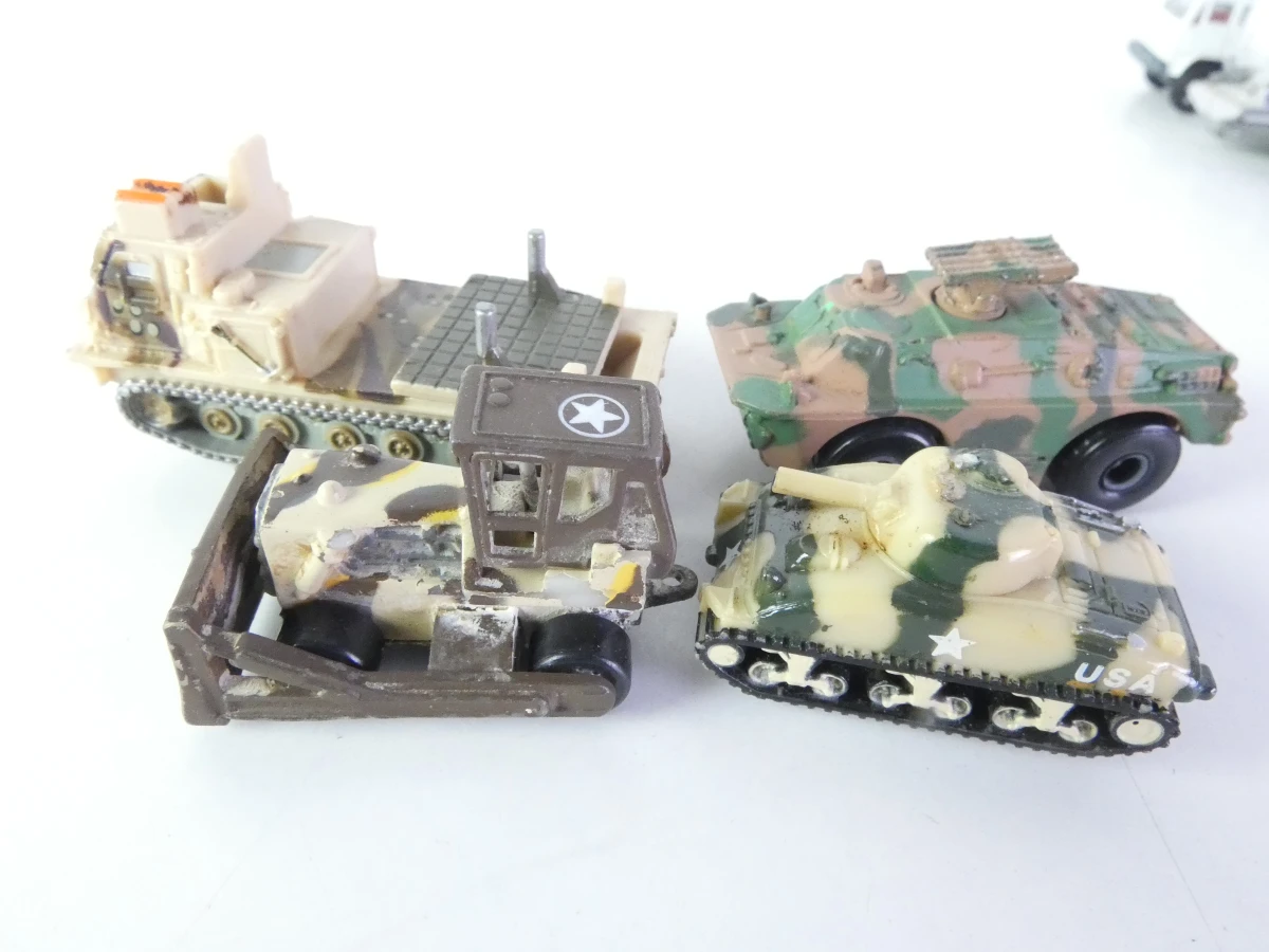 Galoob Micro Machines speelset met voertuigen en militaire basis - foto 44
