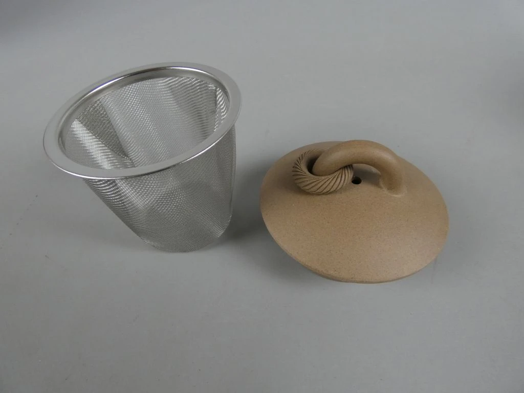 Chinese theepot met metalen handvat en filter - foto 3