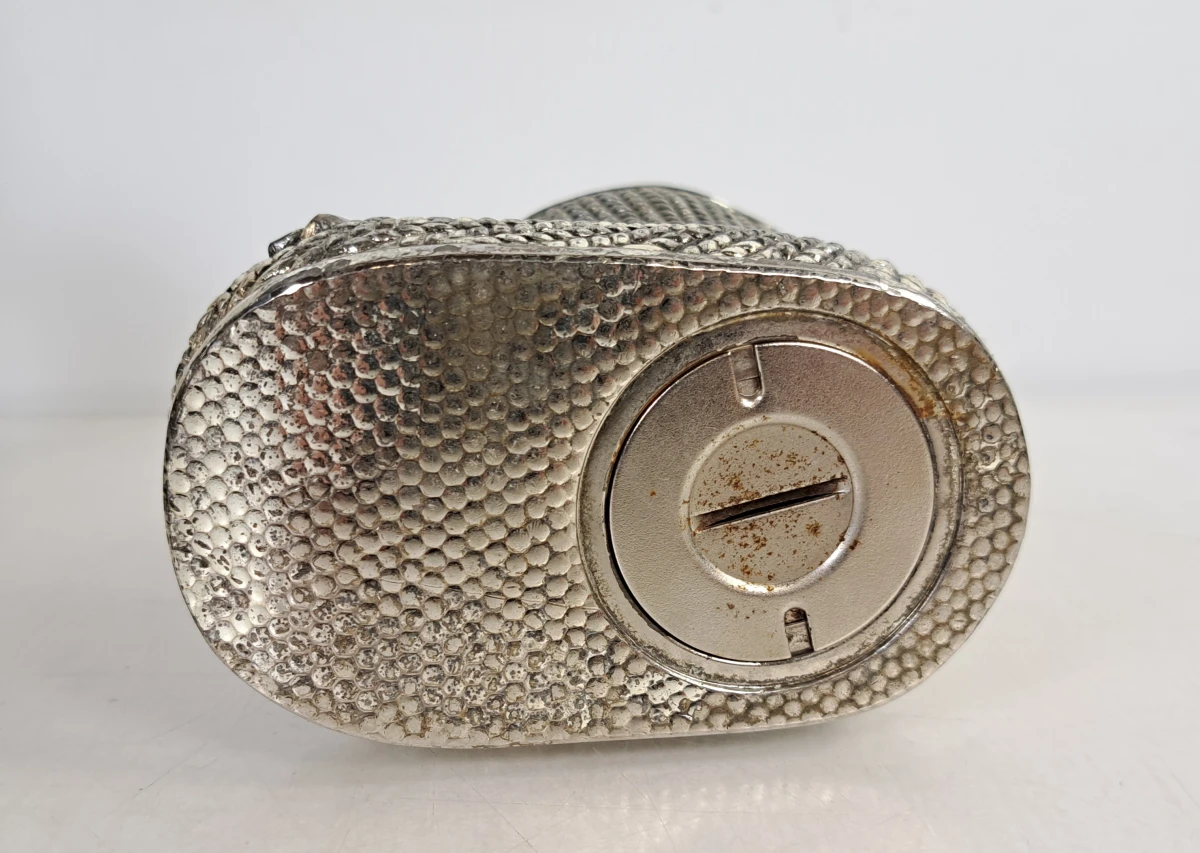 Set zilverkleurige serveeraccessoires met bord en servetringen - foto 15