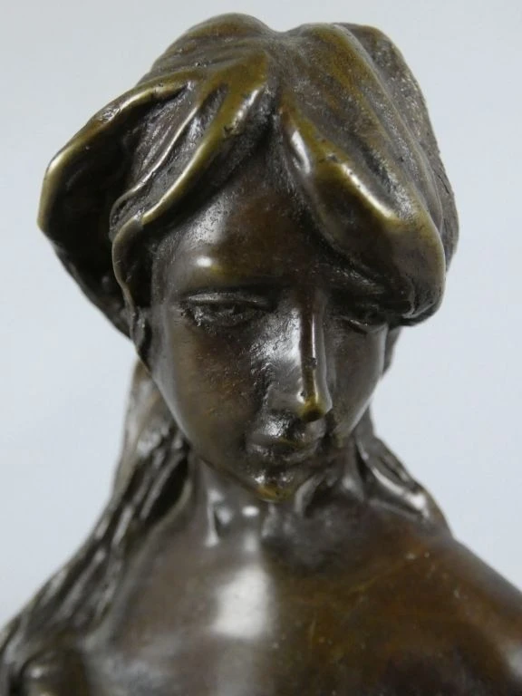 Bronzen beeld van vrouw met bloem - foto 5