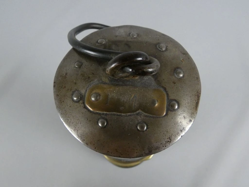 Oude koperen mijnwerkerslamp met glazen inzet - foto 2