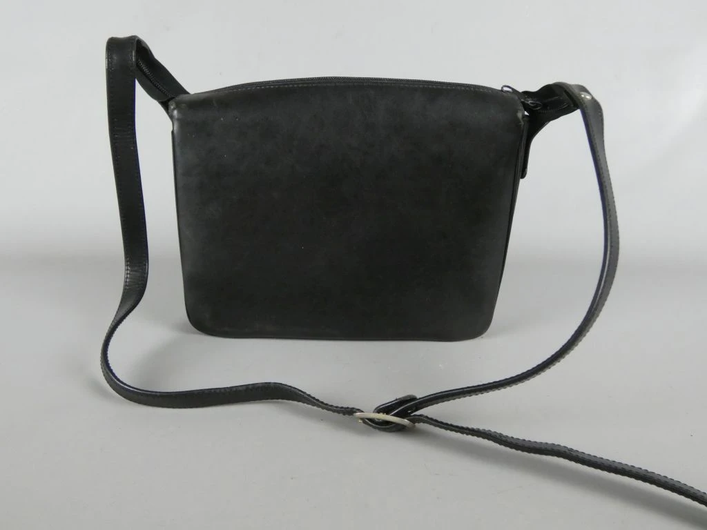 Longchamp zwarte schoudertas met goudkleurig logo - foto 2