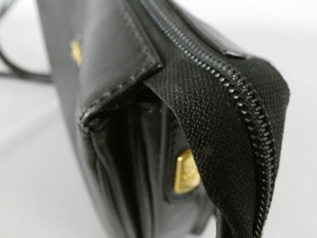Longchamp zwarte schoudertas met goudkleurig logo - foto 5