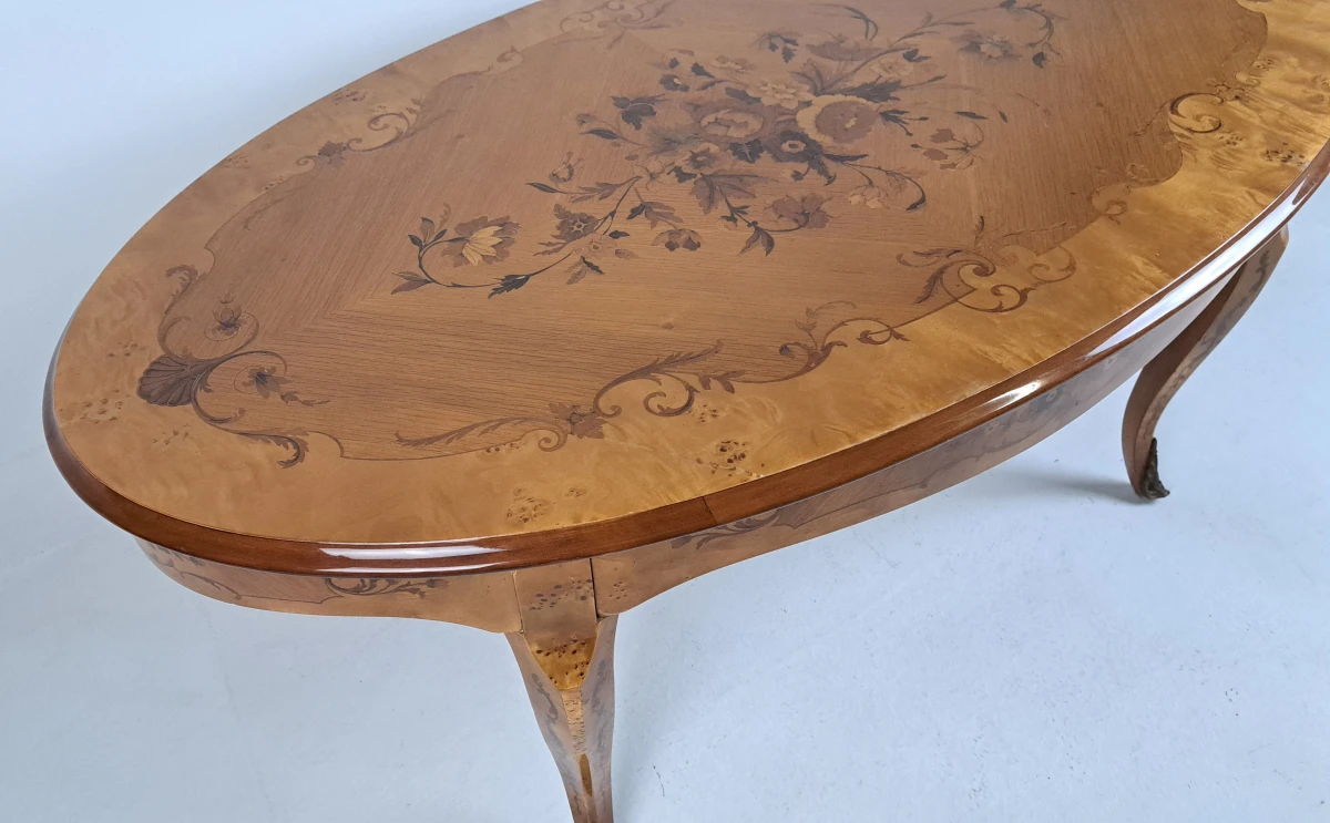 Ovale houten salontafel met bloemeninleg - foto 5