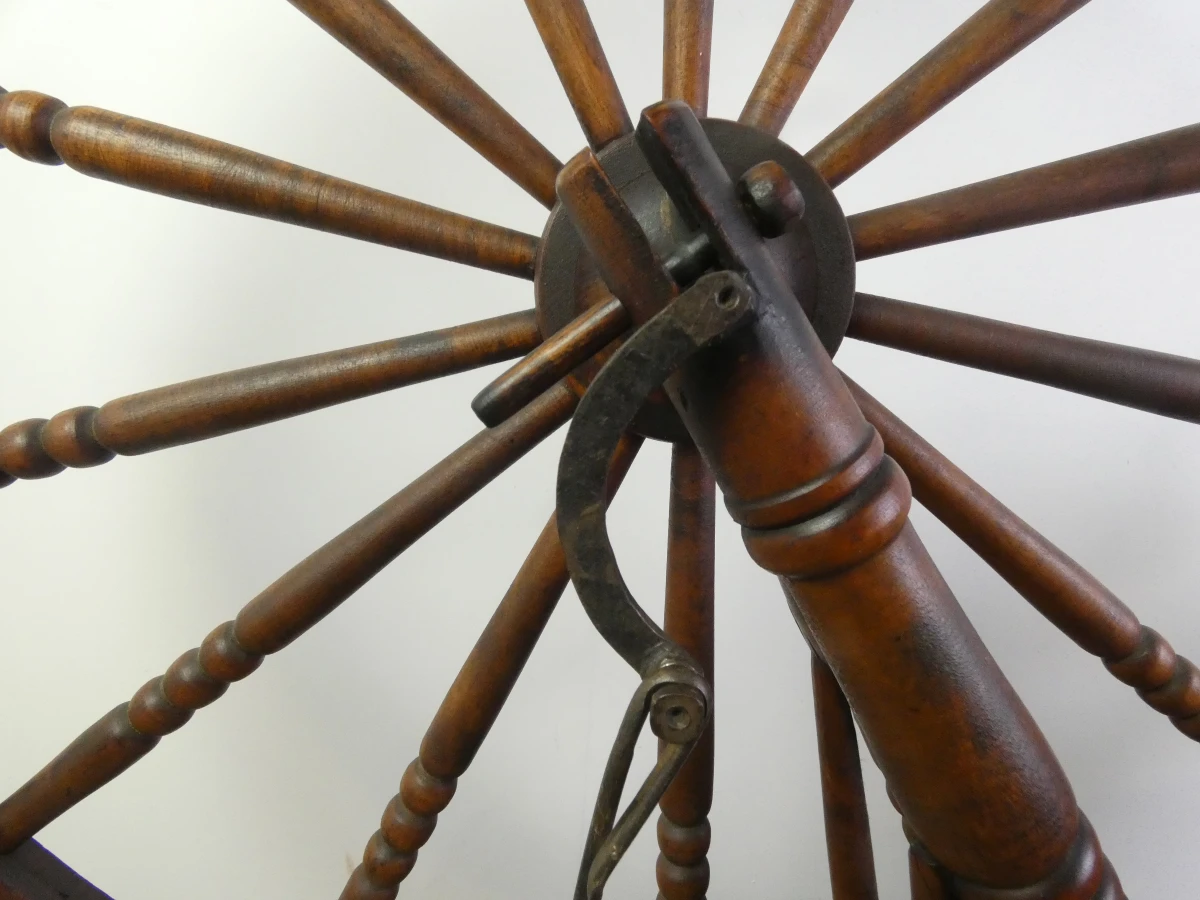 Oud Canadees Productie-Spinnewiel (CPW) – Philias Cadorette - foto 2