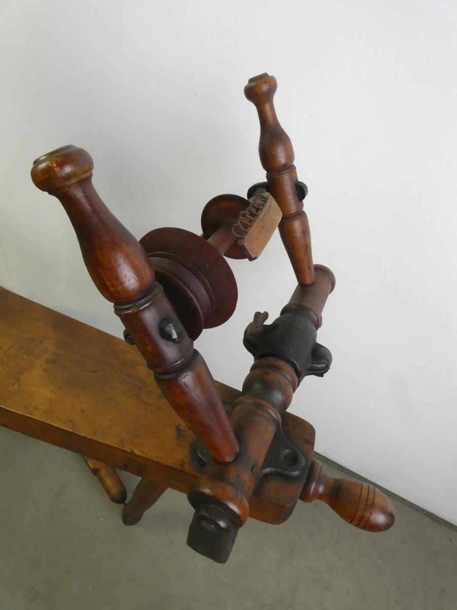 Oud Canadees Productie-Spinnewiel (CPW) – Philias Cadorette - foto 4