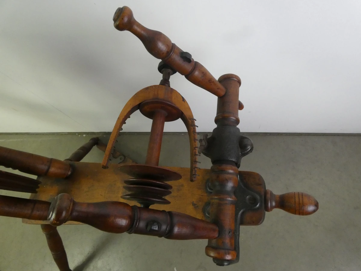 Oud Canadees Productie-Spinnewiel (CPW) – Philias Cadorette - foto 5