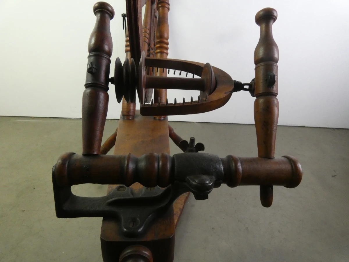 Oud Canadees Productie-Spinnewiel (CPW) – Philias Cadorette - foto 6