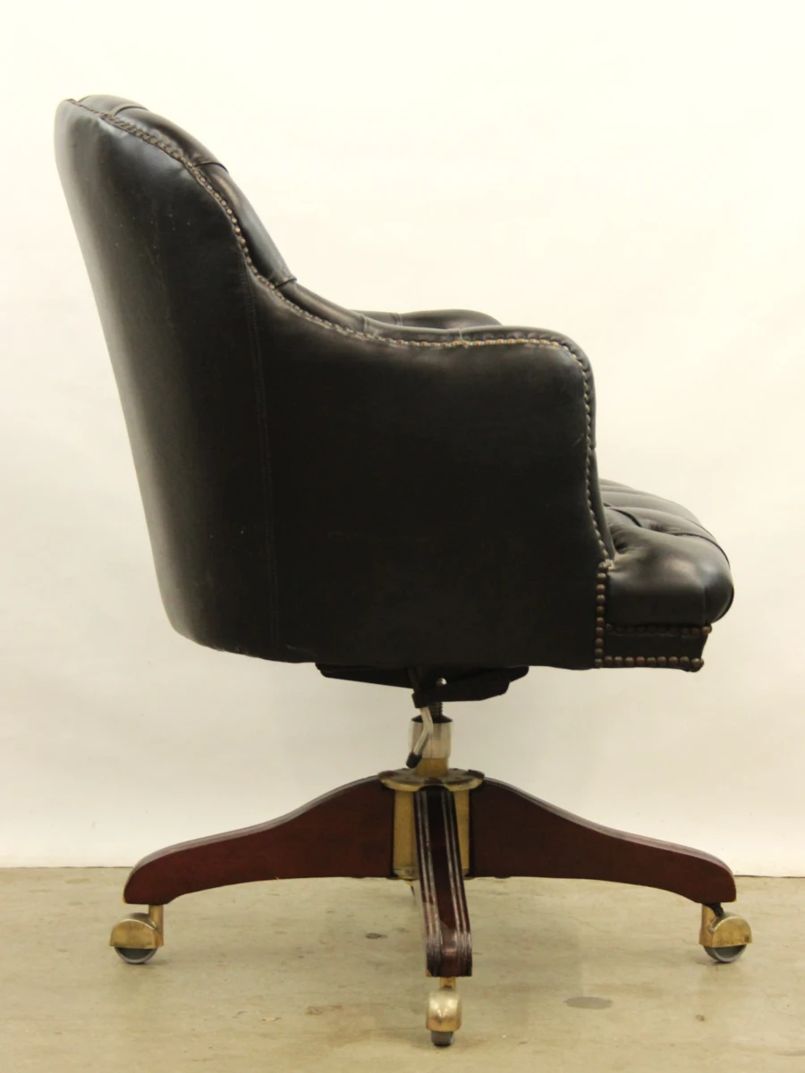 Karaktervolle Chesterfield-bureaustoel met vintage uitstraling - foto 4