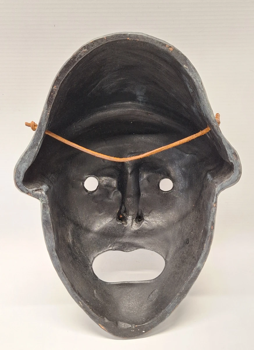 Paar ambachtelijk gemaakte klassieke Griekse theatermaskers, terracotta met een karakteristieke groen/zwarte patine. - foto 9