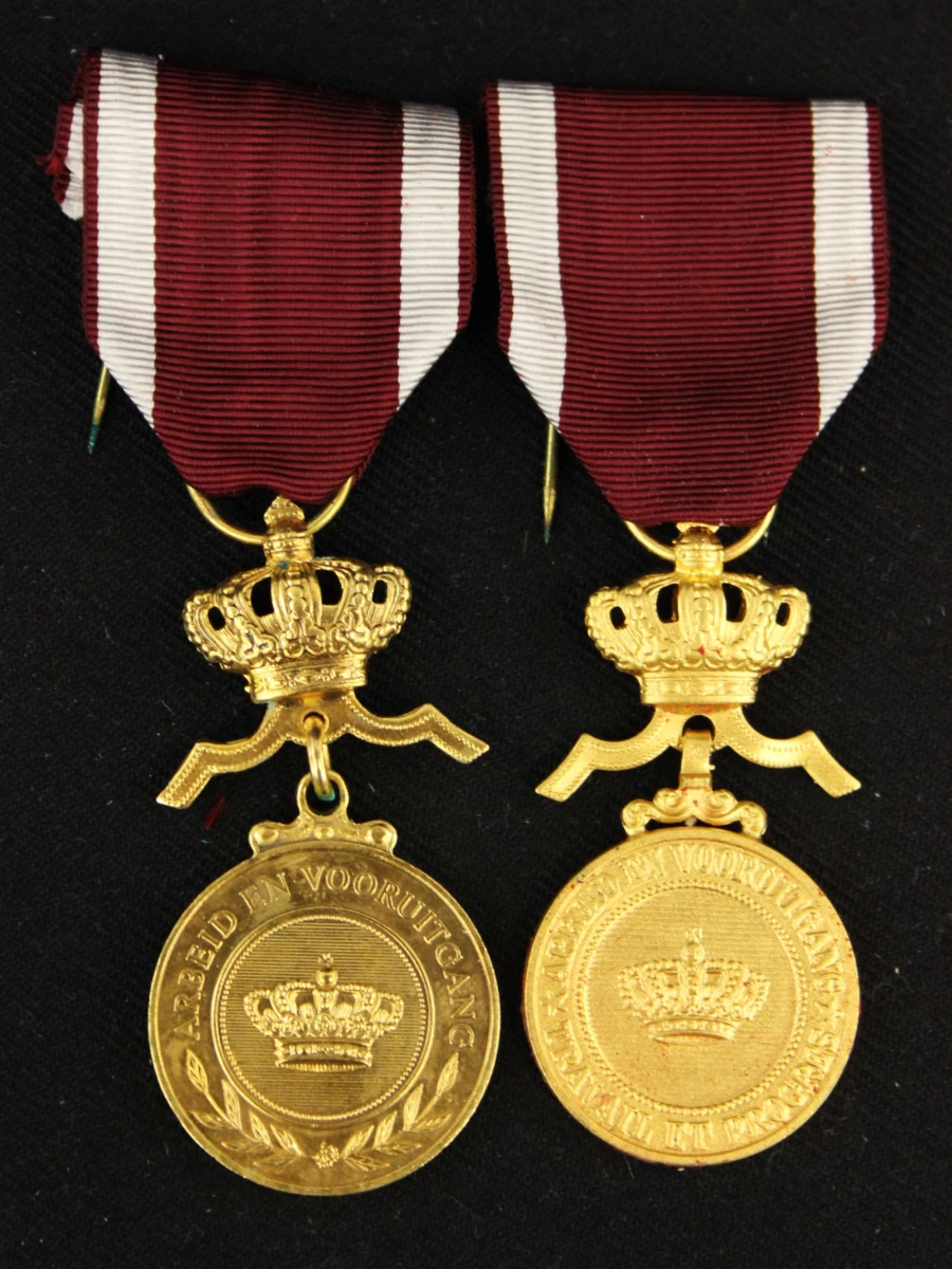 Set van 8 militaire medailles - foto 6