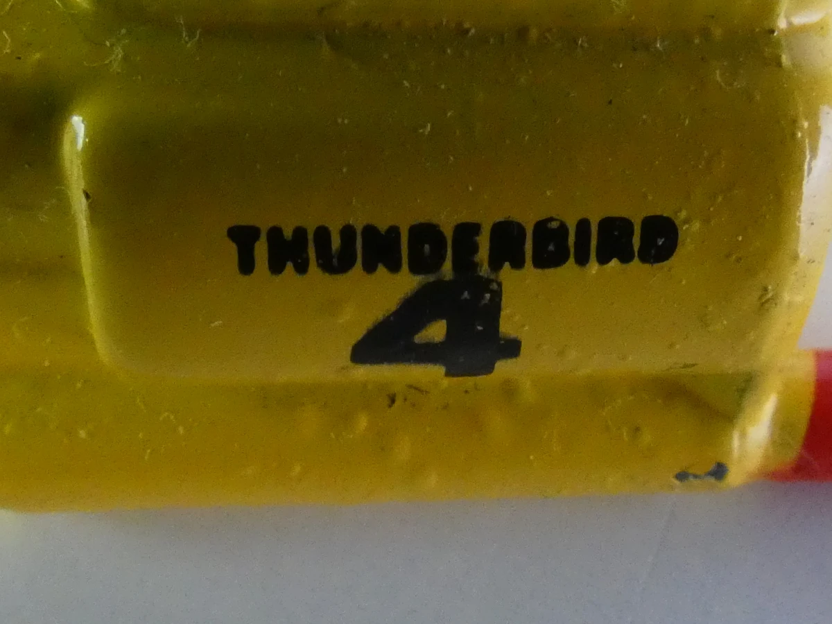 Vintage Thunderbirds Lot (1992 Matchbox & 2004 WT Ventura) – Voertuigen & Figuren - foto 23